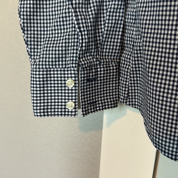 Banana Republic Soft Wash button down - Picture 3 of 13